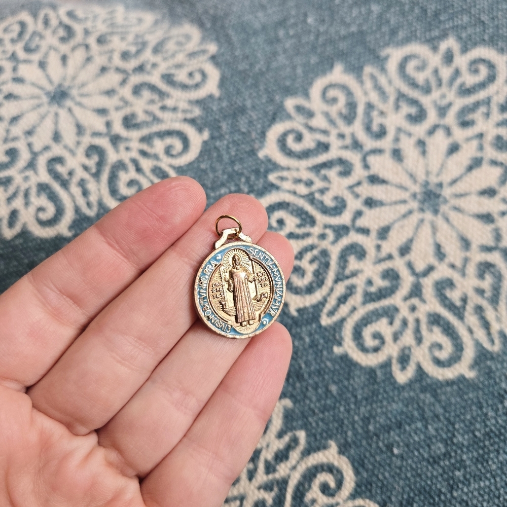 Vintage Gold Blue & Red Creed Saint St Benedict Medal Pendant - Picture 7 of 7